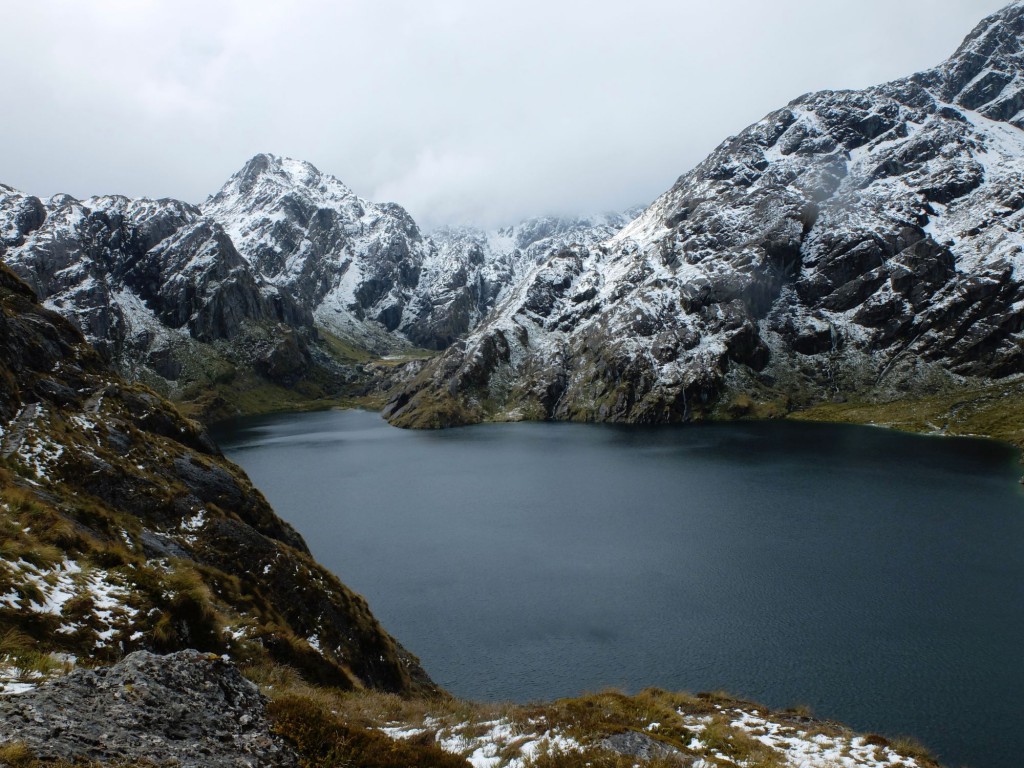 new-zealand-routeburn-track-mountain-lake-4