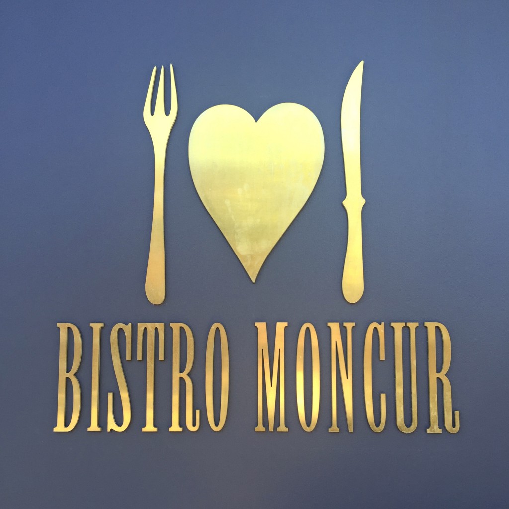 Bistro Moncur sign