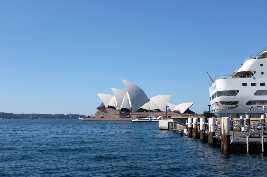 Sydney Harbour Opera House and cruise ship